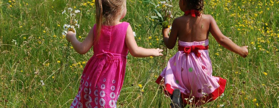 5 SUMMERTIME DRESSING TIPS FOR KIDS